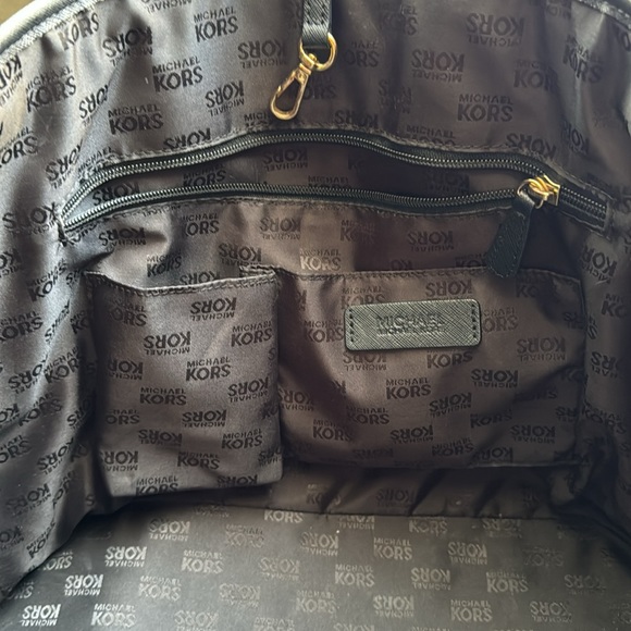 MICHAEL KORS XL Jetset Saffiano Leather Tote in Black - Picture 7 of 10